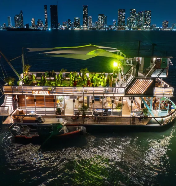 Best Boats for 30 to 50 Guests: A Full-Capacity Guide