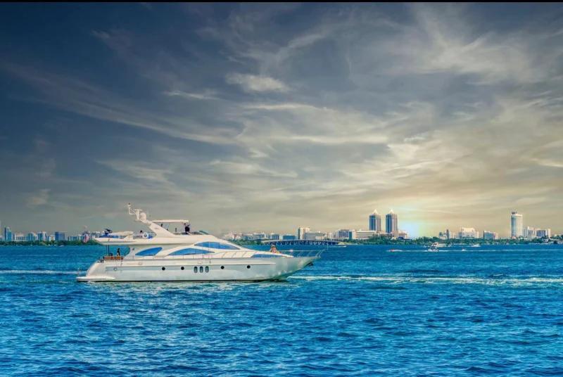 Overnight Yacht Charter in Miami: Cost, Rules and Stays
