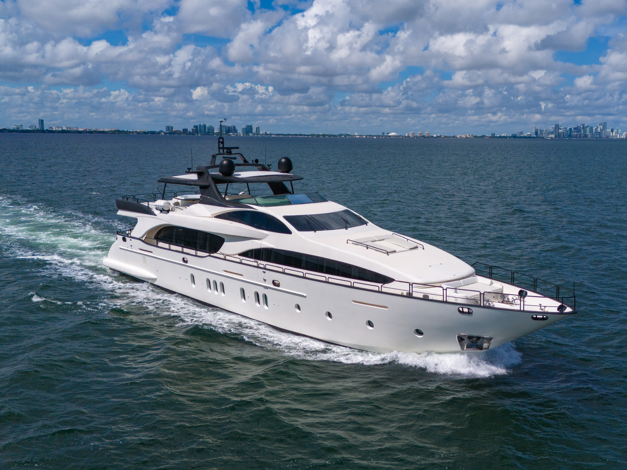 Luxury yacht tour Miami — Azimut 130 exterior