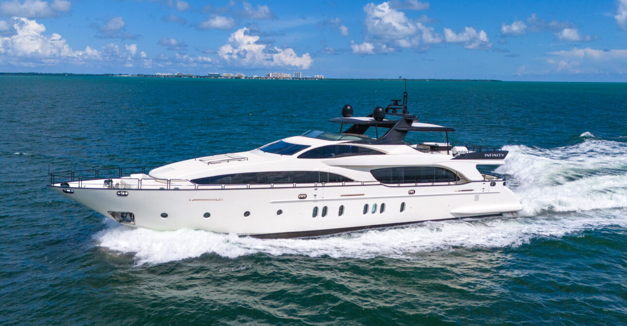 Azimut 130′ Infinity
