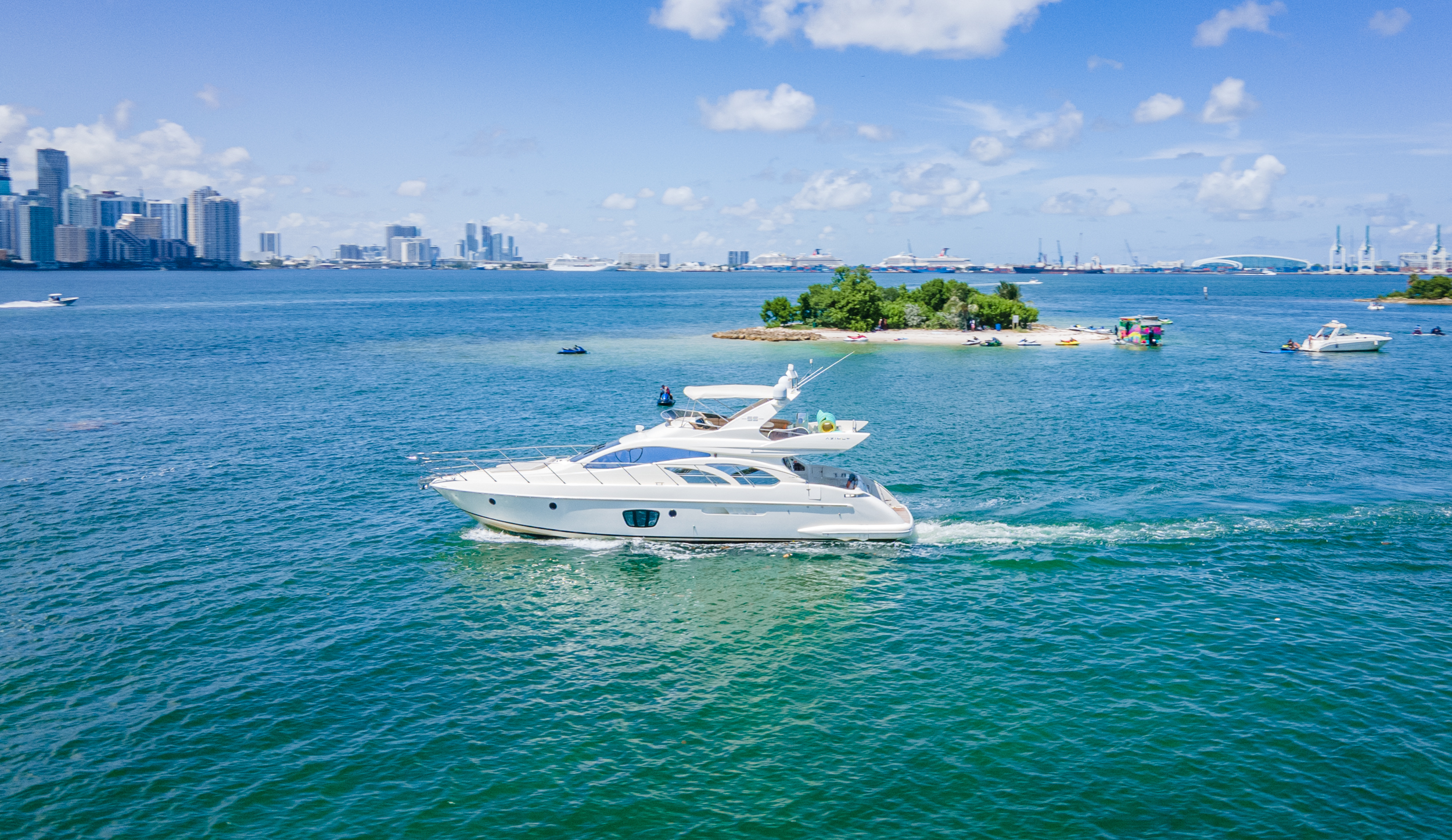 Azimut 55 Wine Down under way on Biscayne Bay