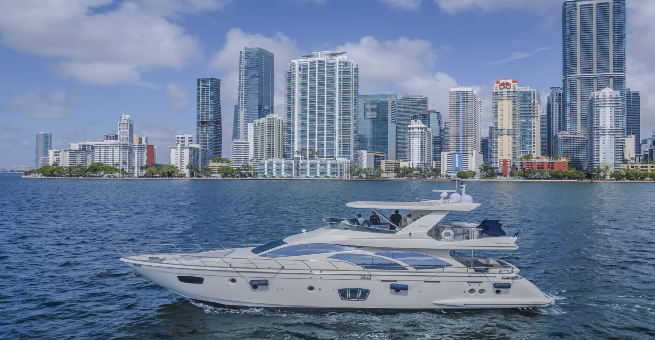 Azimut 85' Thinks it's his too 9 Azimut 85′ Thinks it’s his too