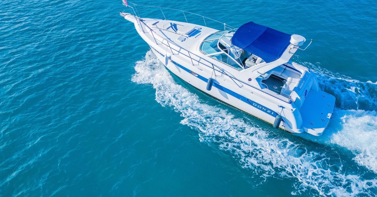 Donzi 38' 1 Donzi 38′