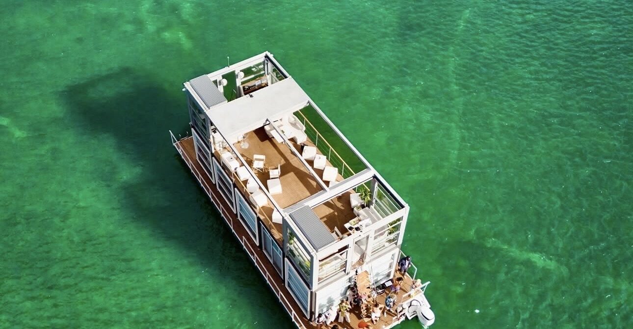 House Boat XOXO 2 House Boat XOXO