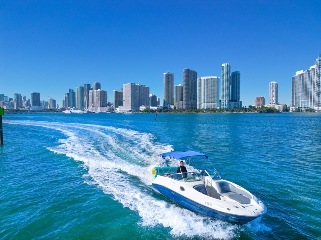 Private Yacht Charter Miami — Sea Ray 26 sandbar trip