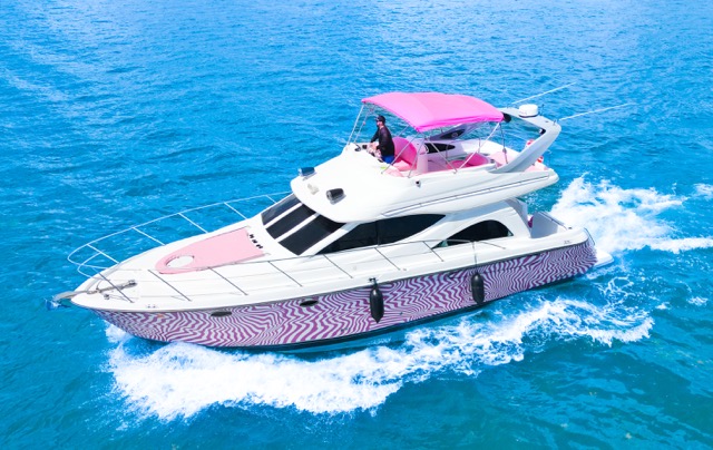 Maxium 50′ Pink Yacht