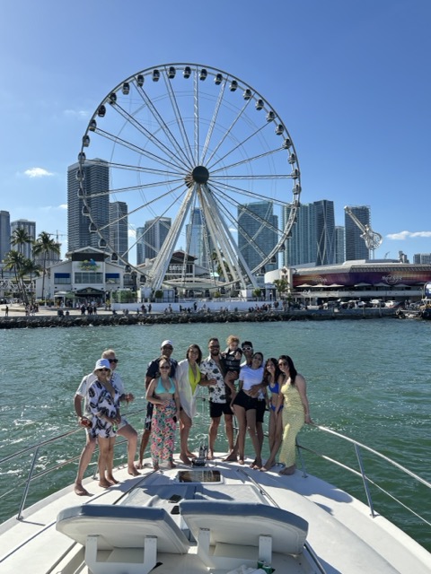 Private Yacht Charter Miami — skyline tour | Miami Boat Rentals & Tours