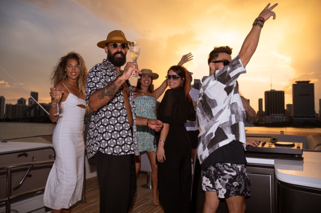 Luxury yacht rental Regal 72 — Miami Boat Rentals & Tours