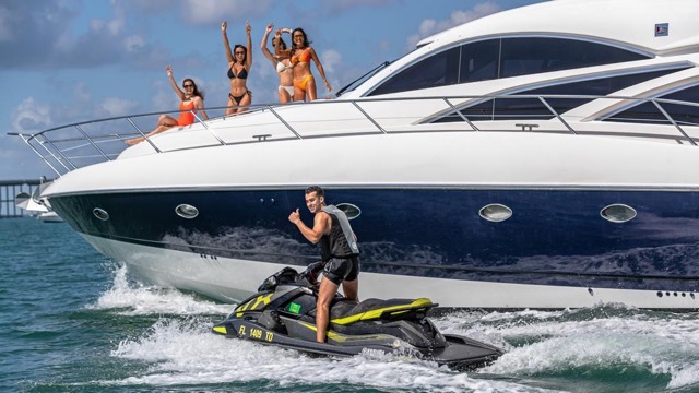 Miami boat rental — cruising Biscayne Bay