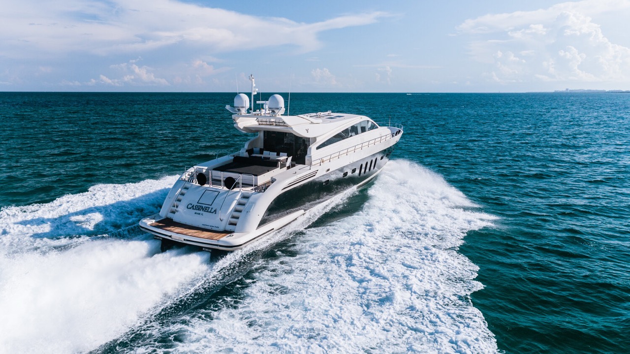 Leopard 98 ft - Bimini Charter 1 Dockside starboard profile