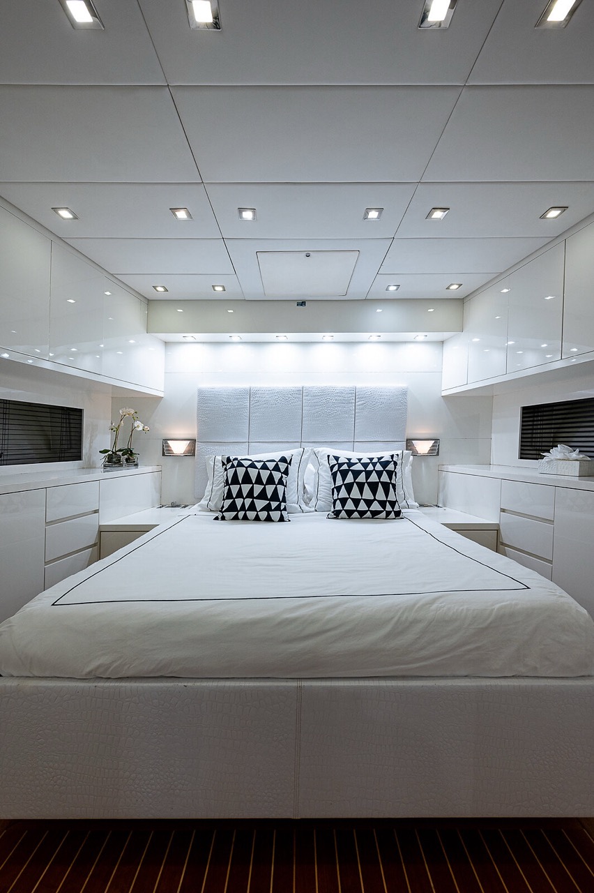 Leopard 98 ft - Bimini Charter 20 Top-down overhead layout