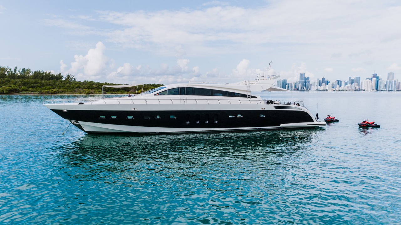 Leopard 98 ft - Bimini Charter 5 Flybridge lounge & helm chairs