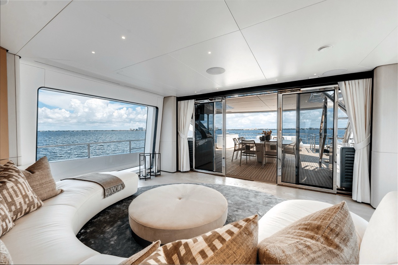 125 Azimut Grande 36 Metri (2025) - Bimini Charters 41 Guest twin β detail view