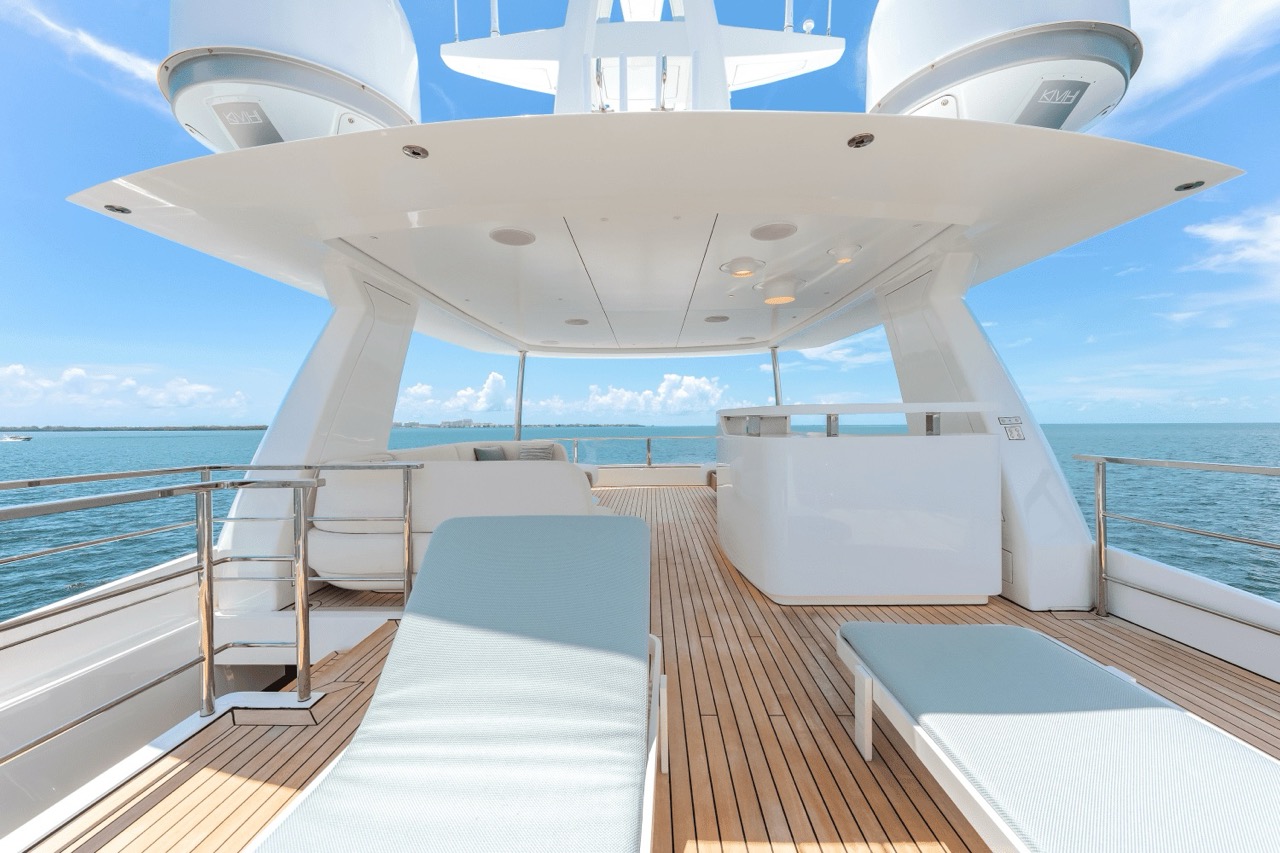 125 Azimut Grande 36 Metri (2025) - Bimini Charters 38 VIP head β modern fixtures