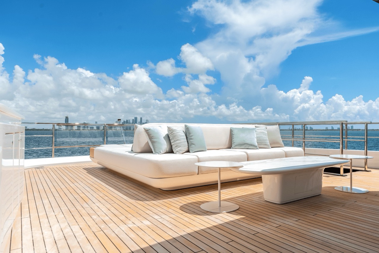 125 Azimut Grande 36 Metri (2025) - Bimini Charters 37 Guest twin β berth layout