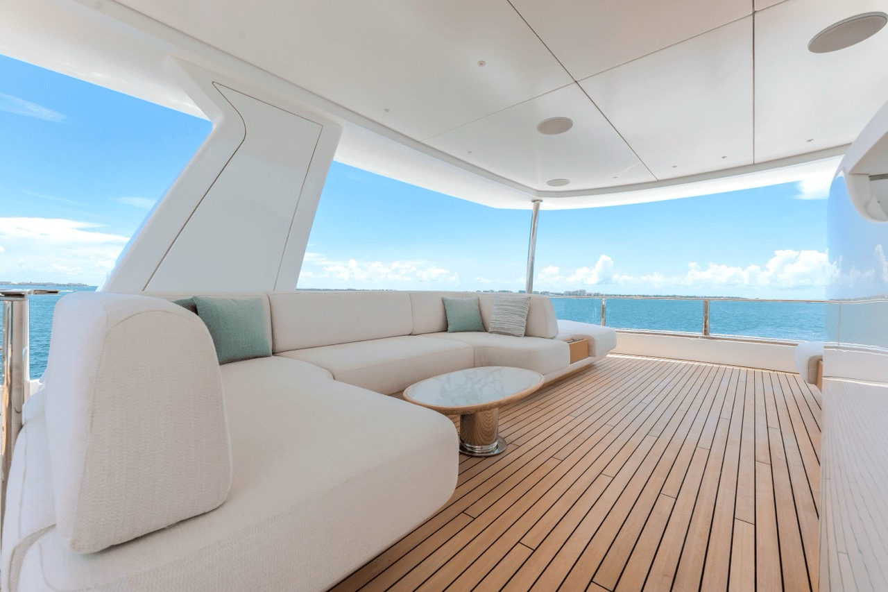 125 Azimut Grande 36 Metri (2025) - Bimini Charters 34 Side seating β salon