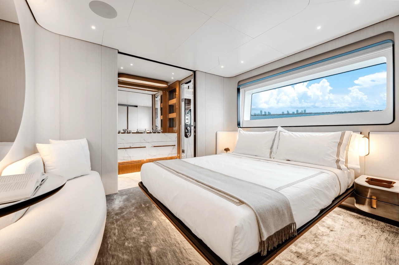 125 Azimut Grande 36 Metri (2025) - Bimini Charters 26 Beach club β transom open