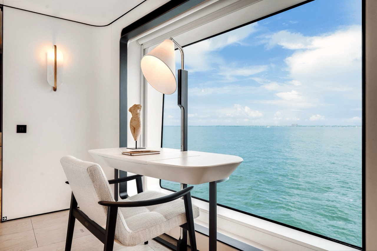 125 Azimut Grande 36 Metri (2025) - Bimini Charters 20 Guest cabin β twin layout