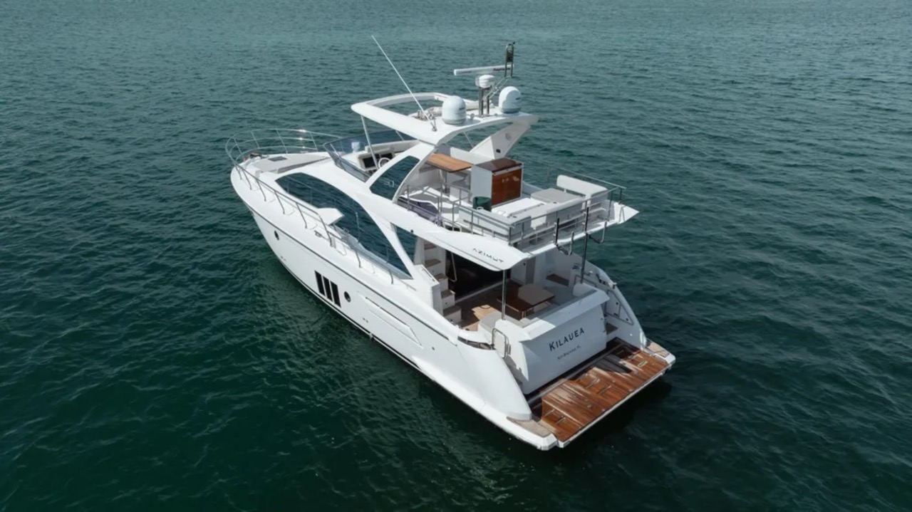 Azimut 50 ft - Bimini Charters 2 Salon β panoramic windows