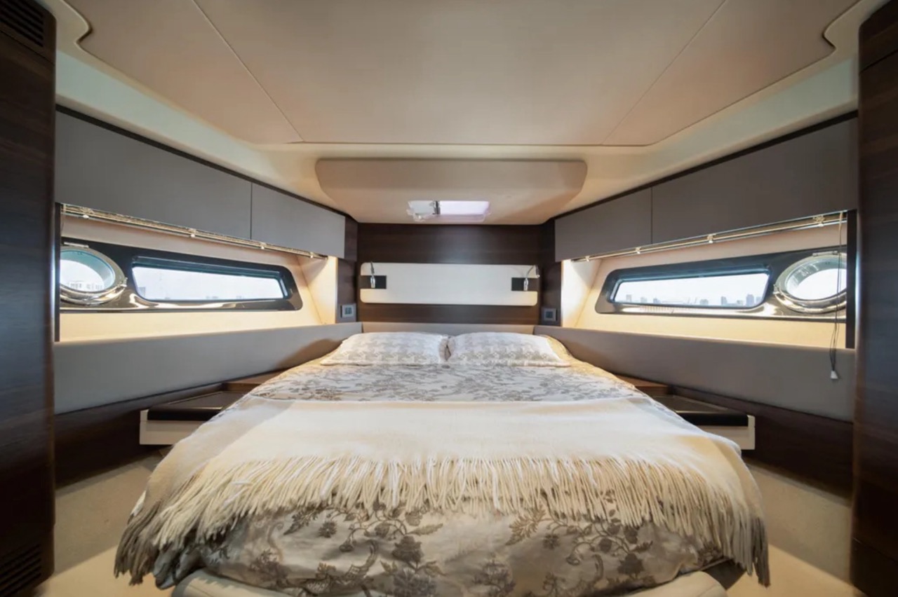 Azimut 50 ft - Bimini Charters 35 Cabin corridor β alternate view