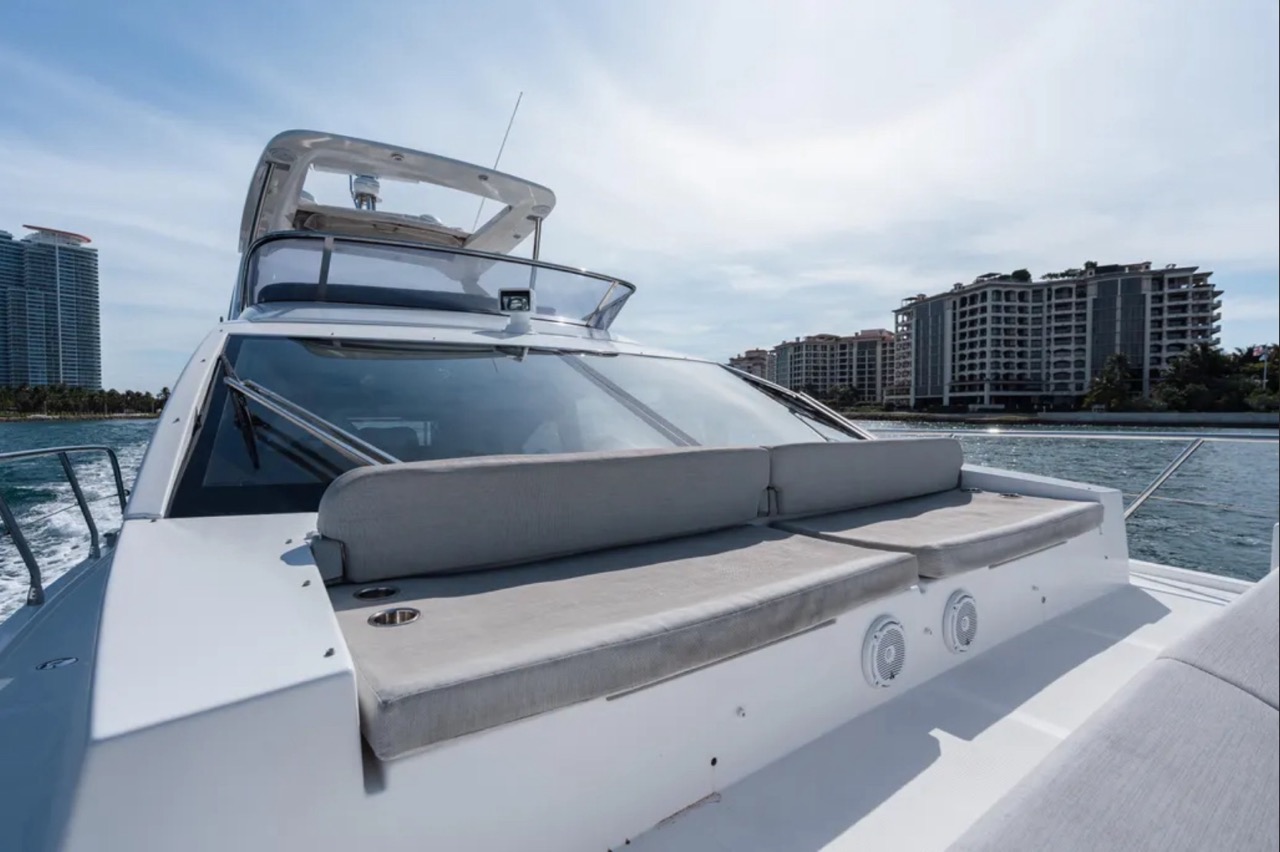 Azimut 50 ft - Bimini Charters 30 Aft deck seating configuration