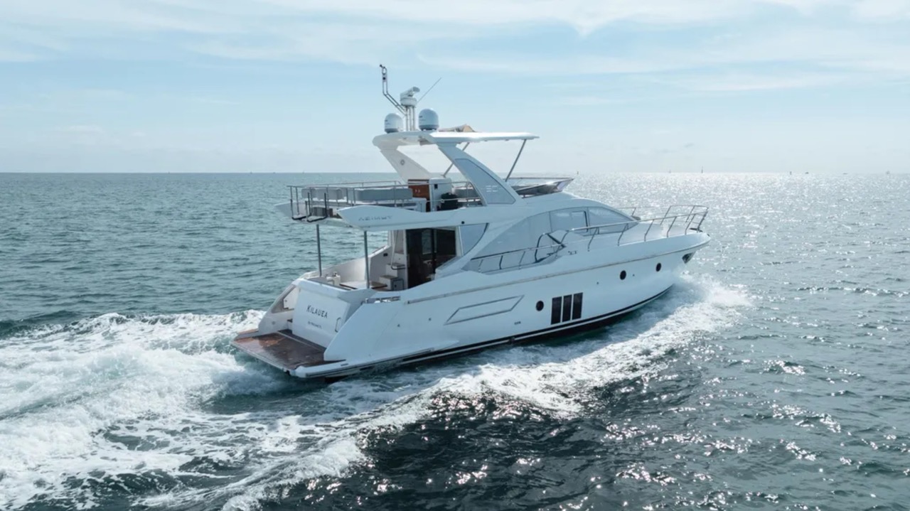 Azimut 50 ft - Bimini Charters 10 Interior lounge perspective
