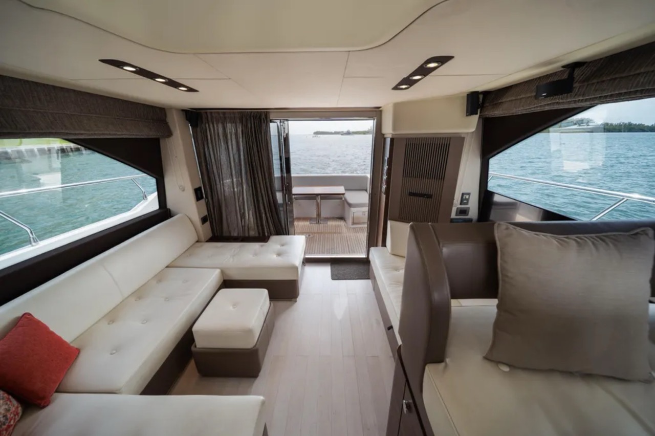 Azimut 50 ft - Bimini Charters 15 Bridge helm β electronics