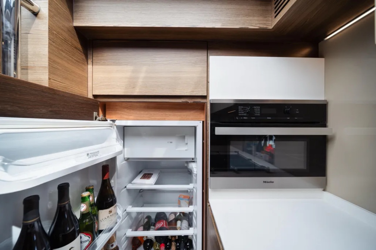 Azimut 50 ft - Bimini Charters 13 Night lighting β exterior ambience