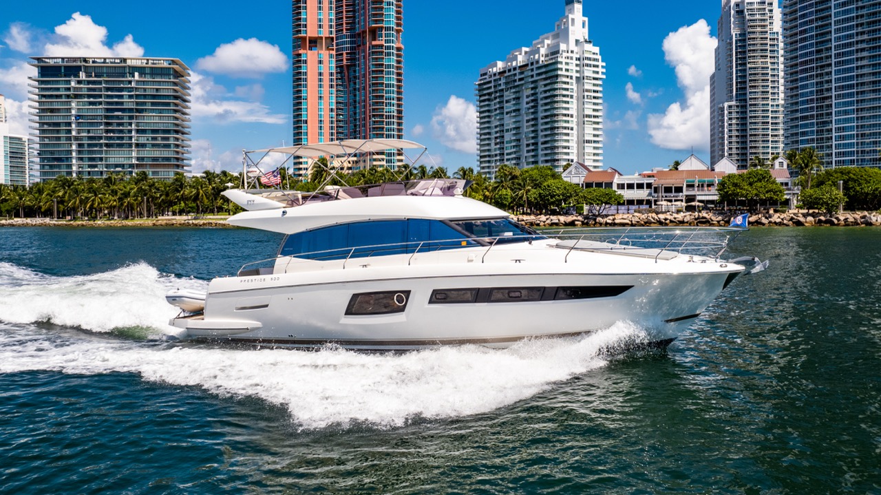 Prestige 55 ft - Bimini Charters 10 Salon seating area