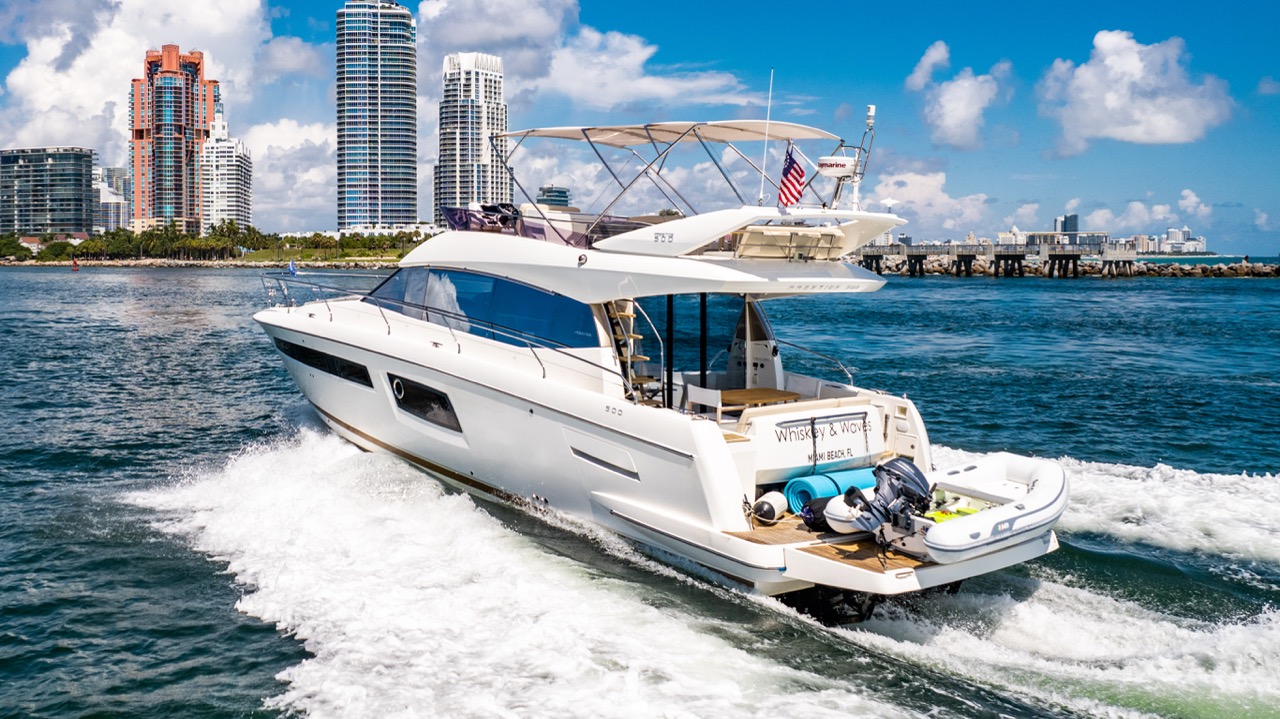 Prestige 55 ft - Bimini Charters 5 Salon with panoramic windows