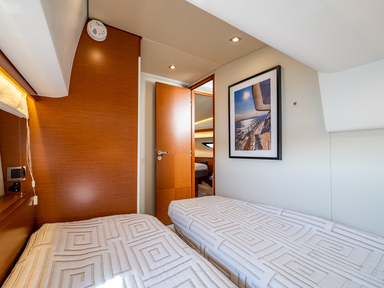 Prestige 55 ft - Bimini Charters 26 Cabin storage and decor