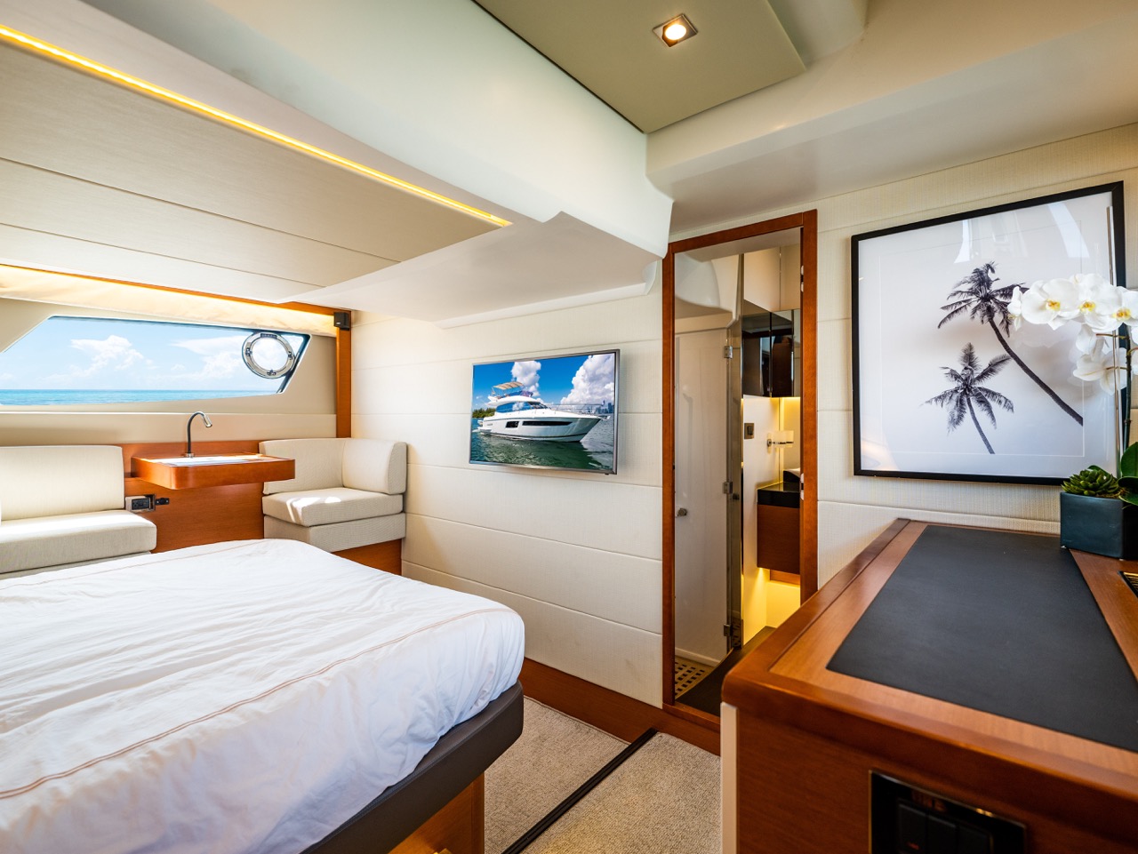 Prestige 55 ft - Bimini Charters 27 Aft cockpit β dining setup