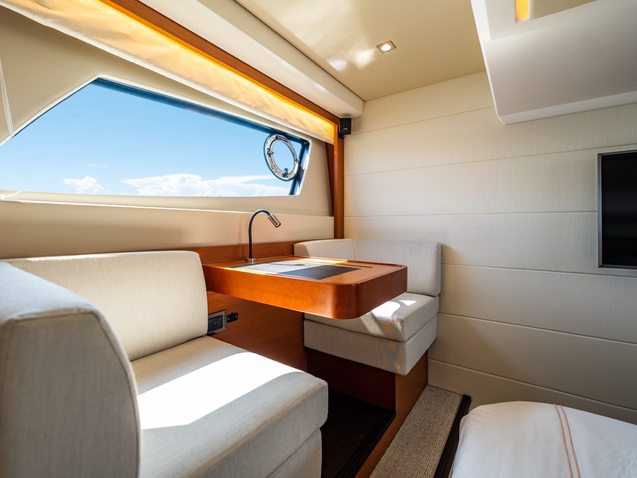Prestige 55 ft - Bimini Charters 30 Cabin corridor detail