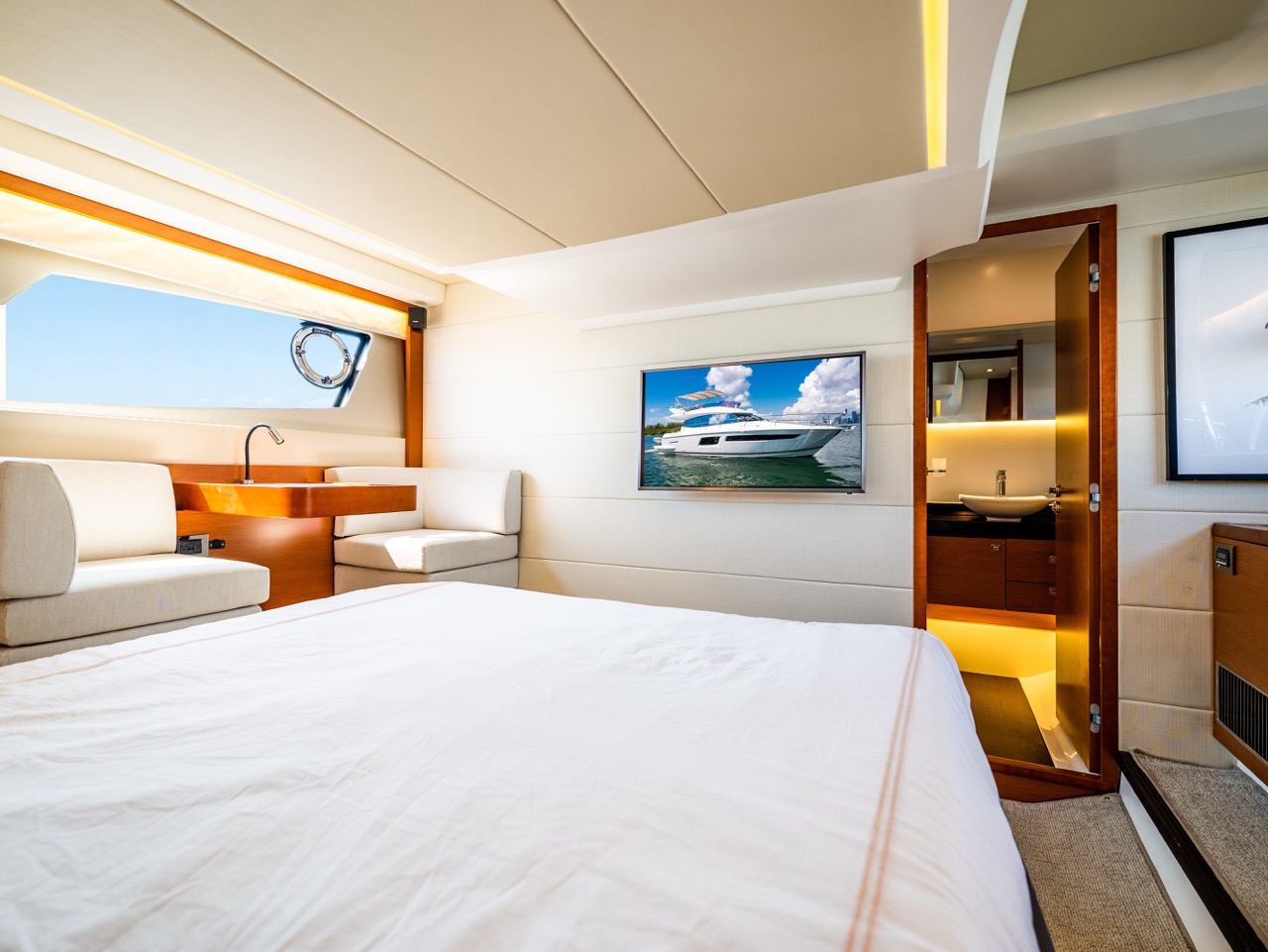 Prestige 55 ft - Bimini Charters 36 Foredeck at anchor