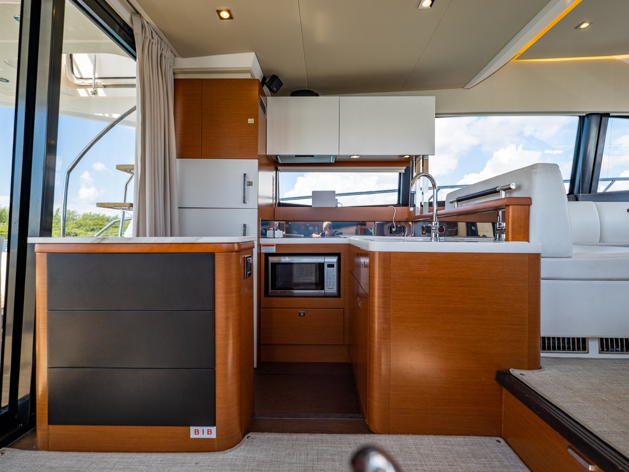 Prestige 55 ft - Bimini Charters 41 Interior lighting detail