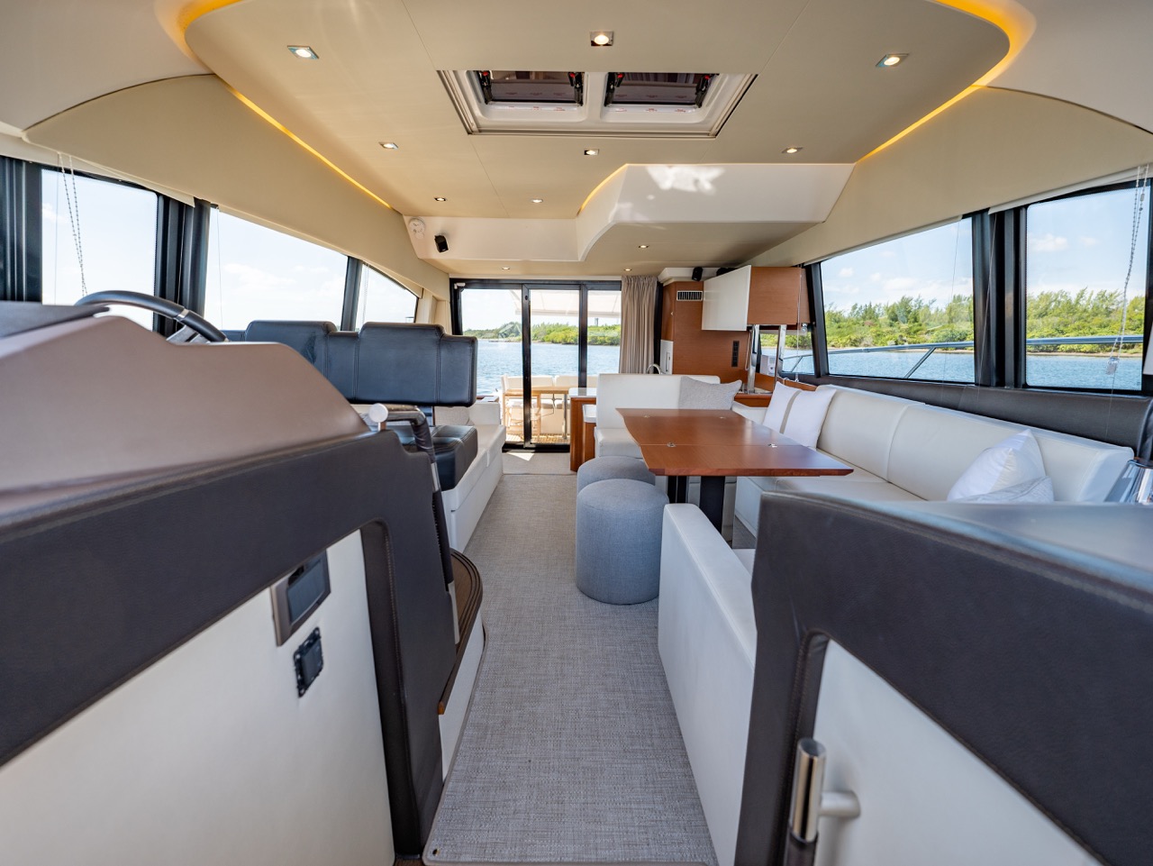 Prestige 55 ft - Bimini Charters 43 Bridge overview β dusk