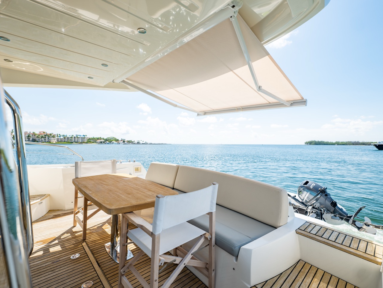 Prestige 55 ft - Bimini Charters 53 Overnight ambience β salon