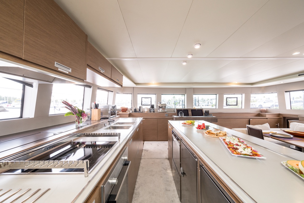 Lagoon Cat 70 ft - Bimini Charters 8 Foredeck sunpads β Photo 17