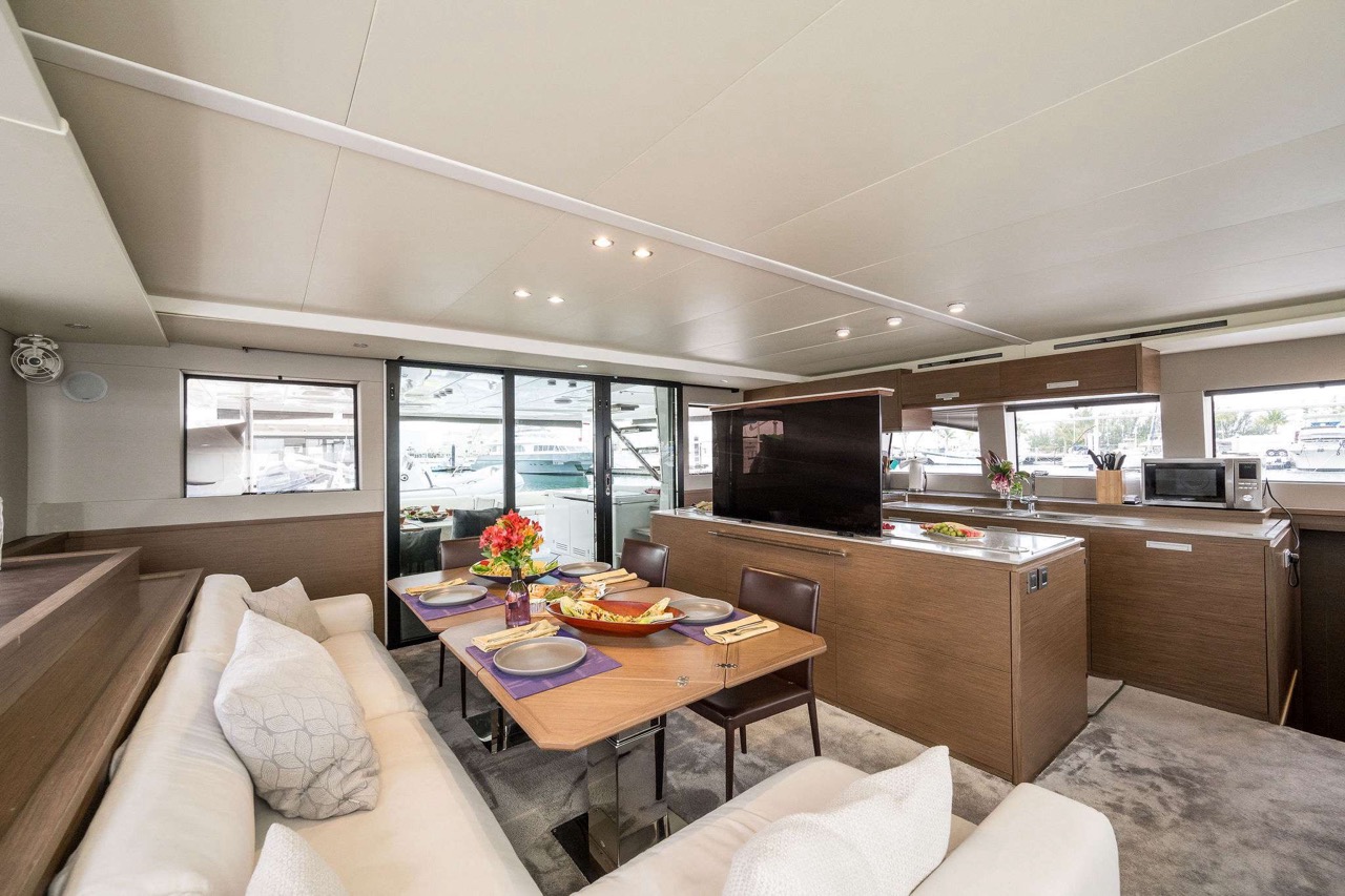 Lagoon Cat 70 ft - Bimini Charters 6 Aft deck dining β Photo 19