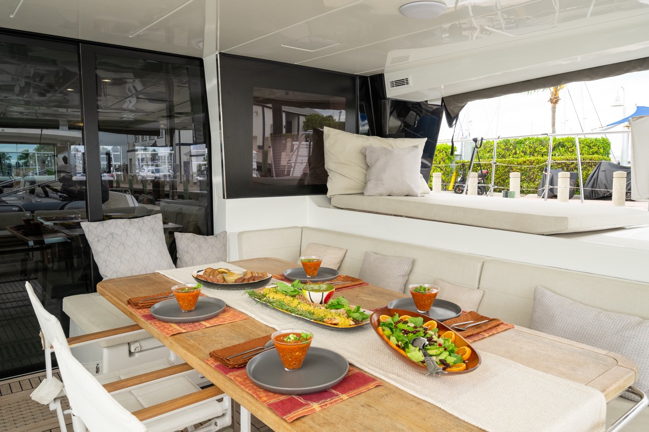 Lagoon Cat 70 ft - Bimini Charters 18 At anchor β Photo 5