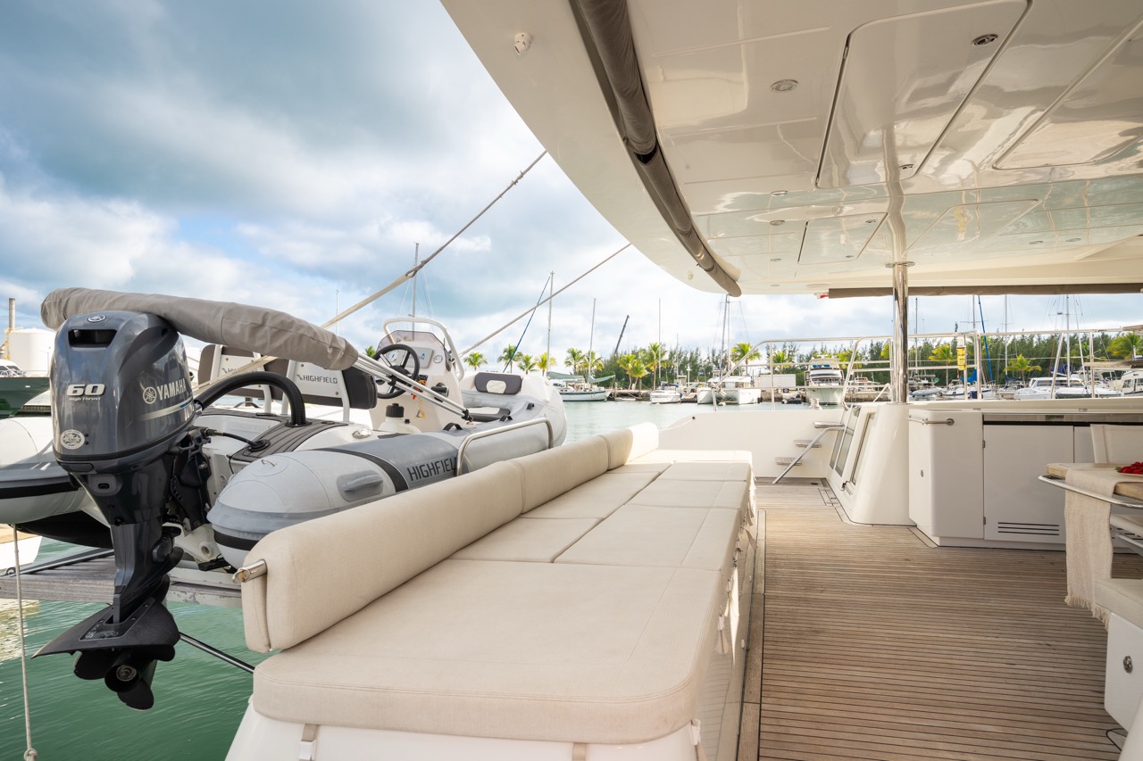 Lagoon Cat 70 ft - Bimini Charters 17 Top deck seating β Photo 6