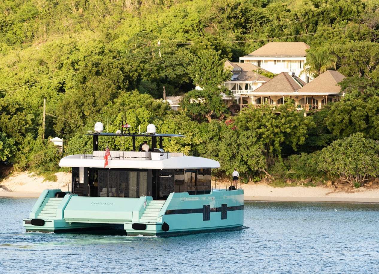 Sunreef Power Cat 70 ft - Bimini Charter 3 Aft cockpit β teak deck
