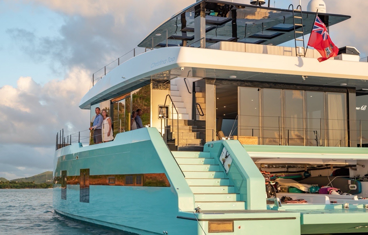 Sunreef Power Cat 70 ft - Bimini Charter 12 Guest cabin β queen berth