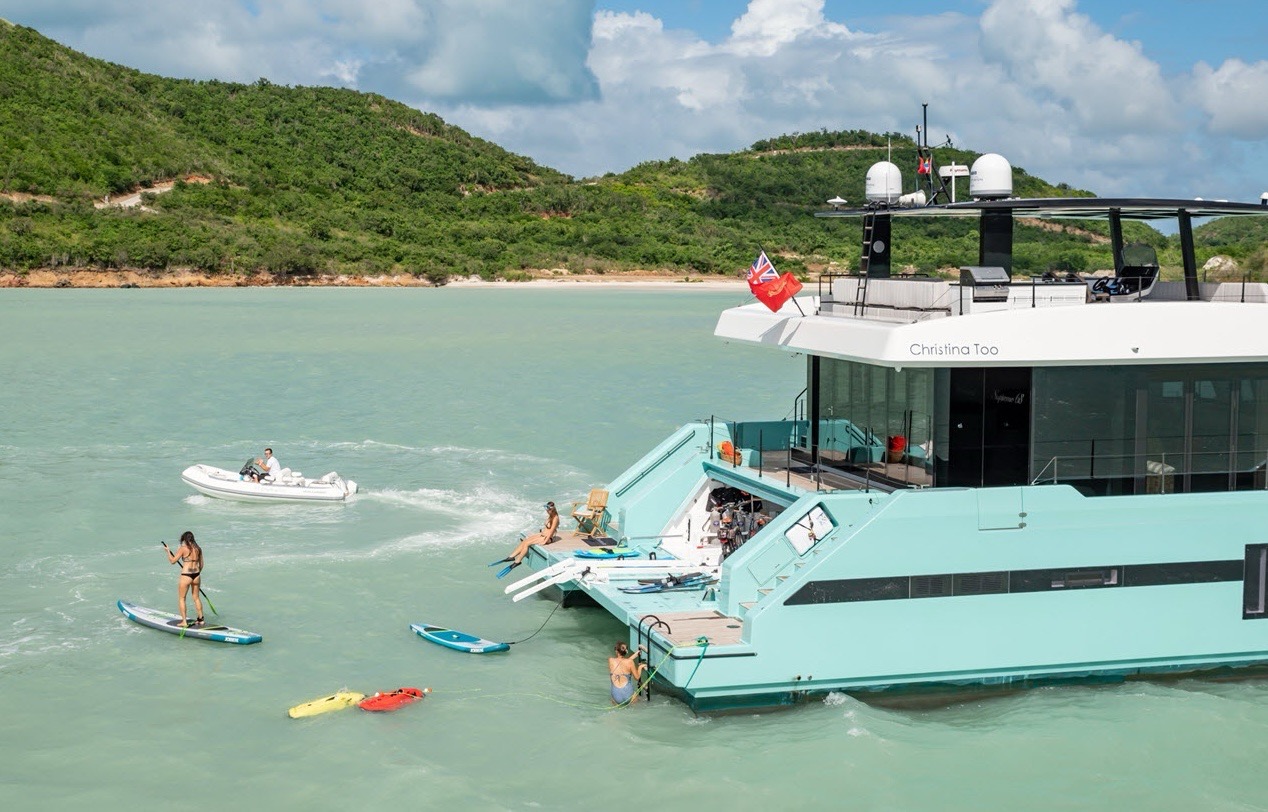 Sunreef Power Cat 70 ft - Bimini Charter 18 Foredeck lounge β alternate angle