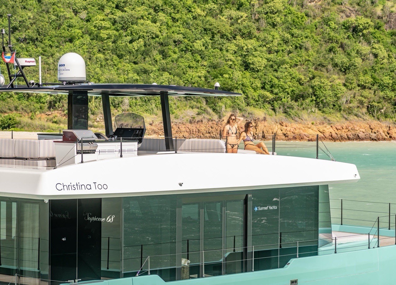 Sunreef Power Cat 70 ft - Bimini Charter 21 At anchor β turquoise waters