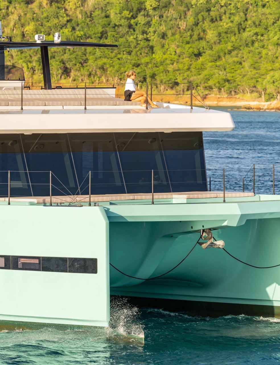 Sunreef Power Cat 70 ft - Bimini Charter 24 Salon β alternate angle