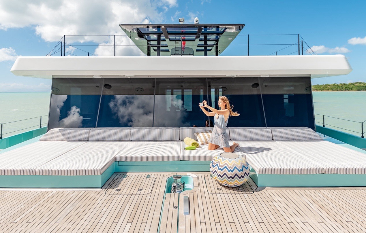 Sunreef Power Cat 70 ft - Bimini Charter 32 Aft deck dining β setup