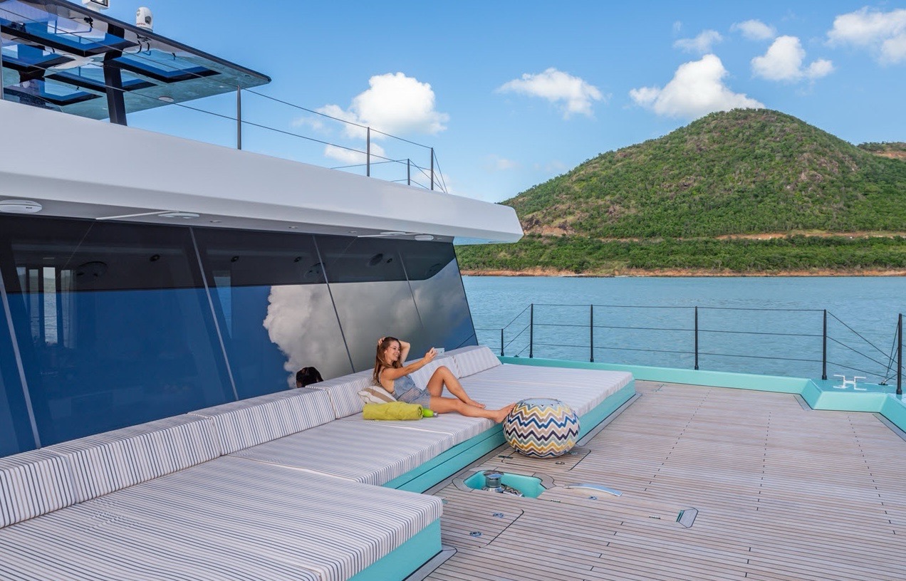 Sunreef Power Cat 70 ft - Bimini Charter 36 Bridge layout β seating plan