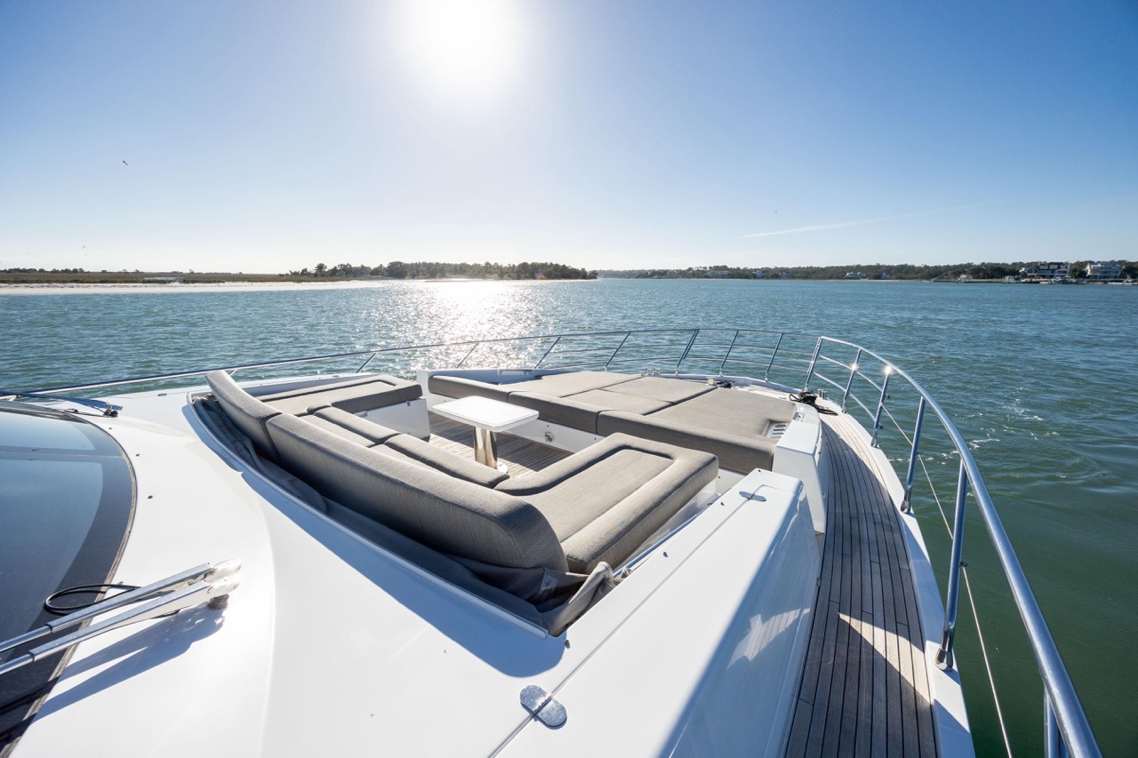 Azimut 75 ft 2021 - Bimini Charter 10 VIP cabin