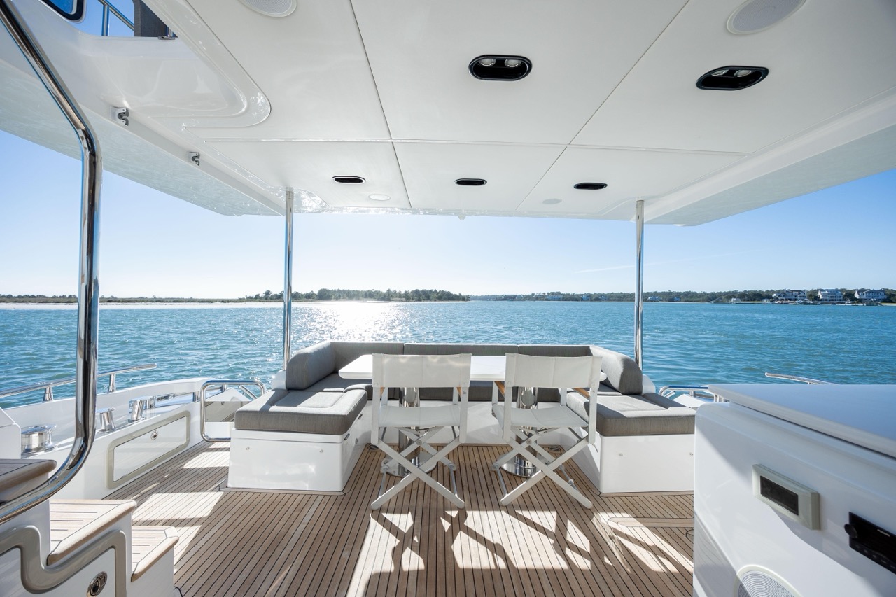 Azimut 75 ft 2021 - Bimini Charter 14 Helm controls